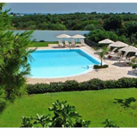 Room In Bb - Stunning Quadruple Room In Ancient Masseria Near The Sea In A Quiet Olive Trees Ostuni Bagian luar foto